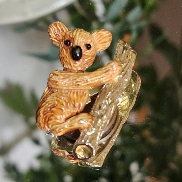 Gerrys' Vintage Koala Bear Brooch on Tree Branch Darling! CUTE - Picture 1 of 6